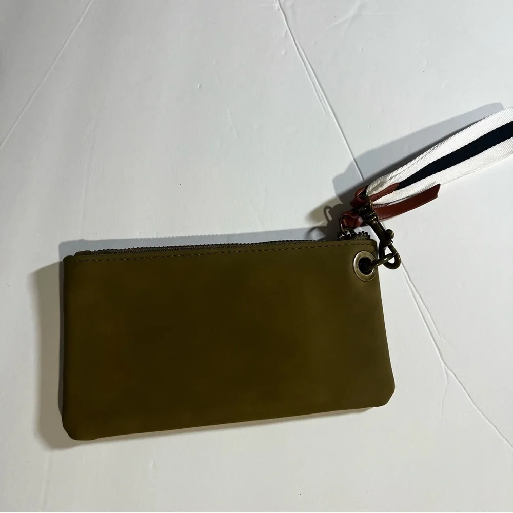 Universal Thread Co. Small Clutch Wristlet Matte Green - Picture 4 of 6